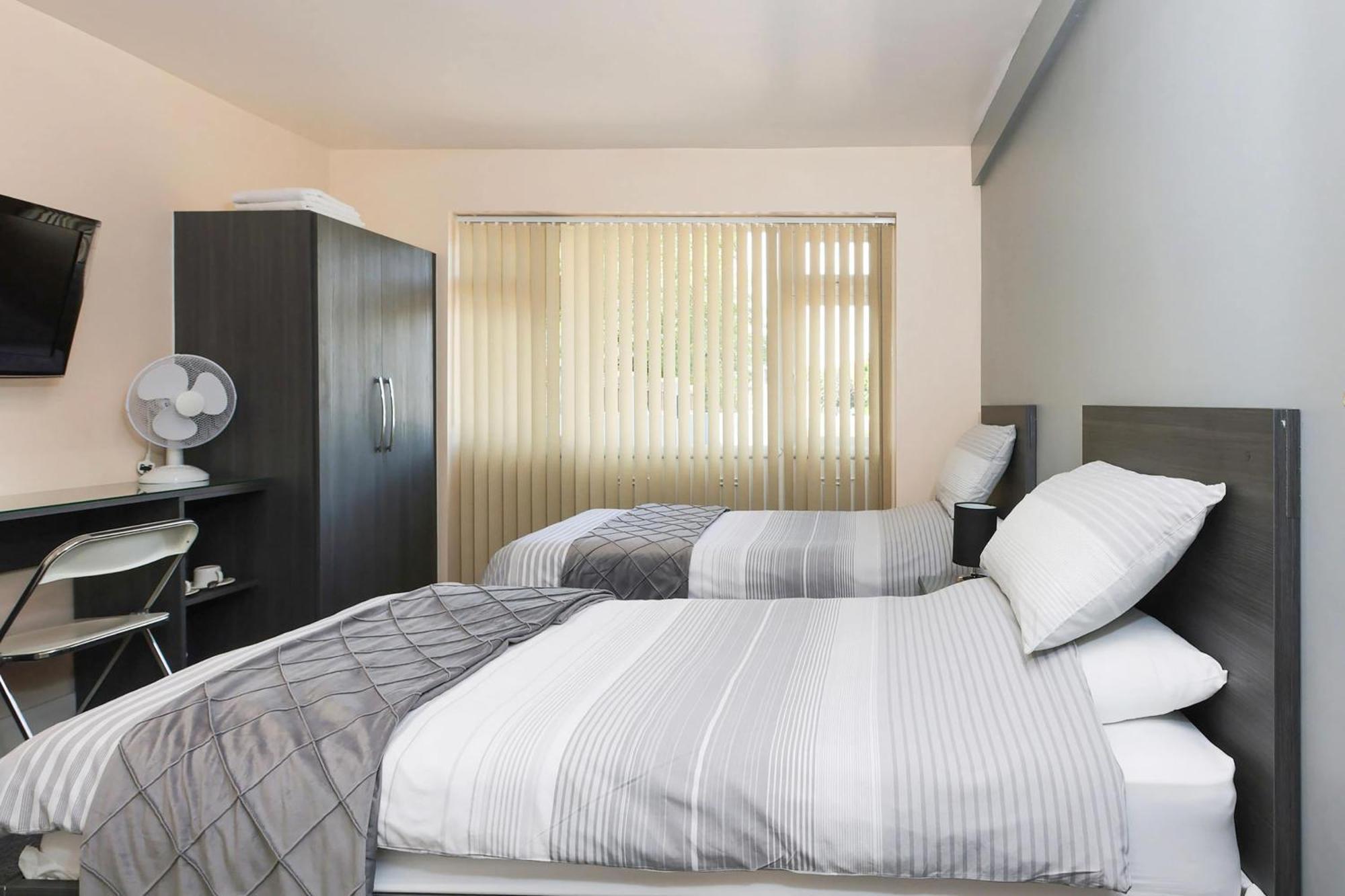 Oyo Honeycroft Lodge アクスブリッジ エクステリア 写真