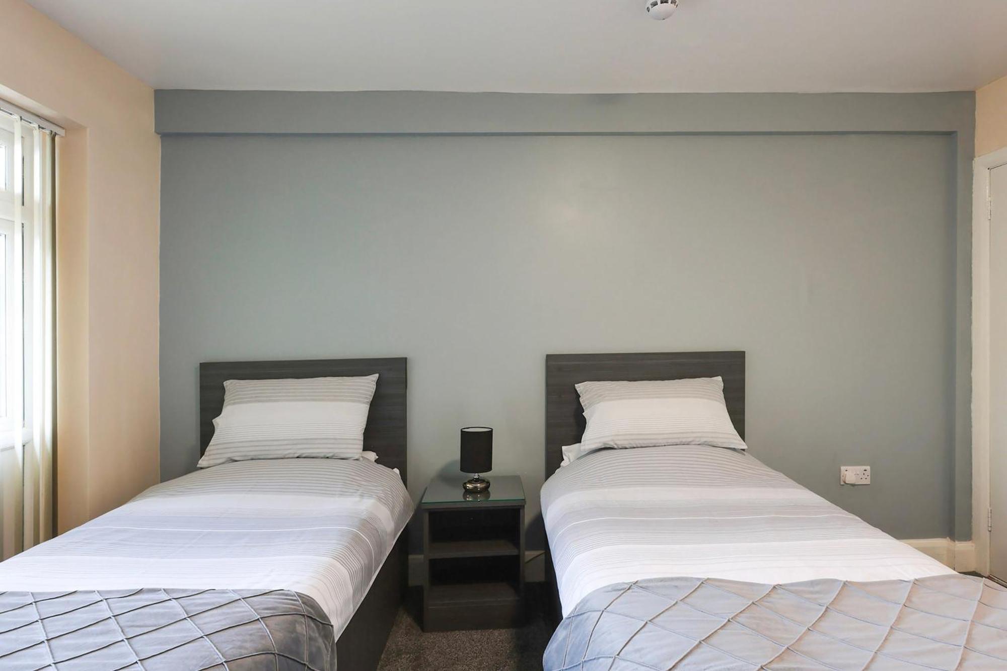 Oyo Honeycroft Lodge アクスブリッジ エクステリア 写真