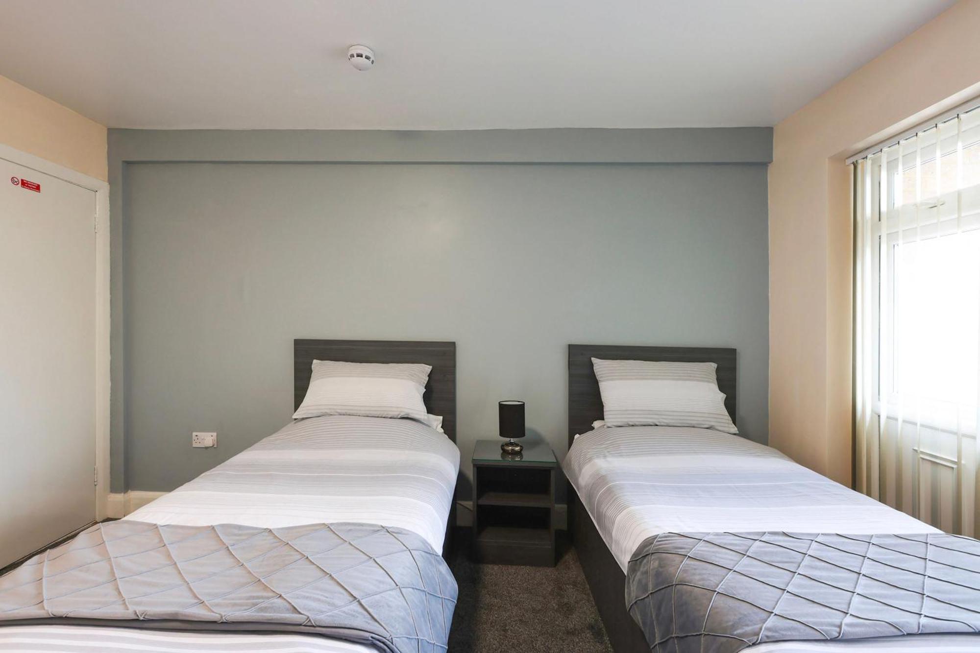 Oyo Honeycroft Lodge アクスブリッジ エクステリア 写真